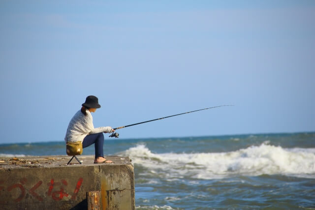 春の海で釣れる魚と魚種別の釣り方 堤防で大物狙い Fishbuzz